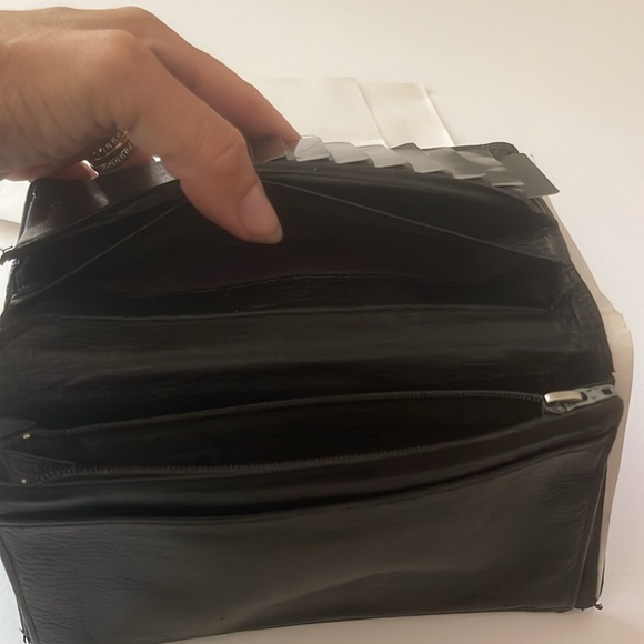 Authentic Chanel Wallet #5916398 - Picture 7 of 16